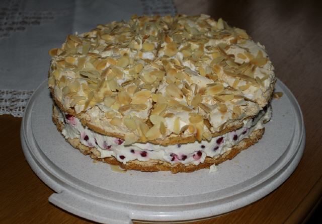 Himbeerbaisertorte